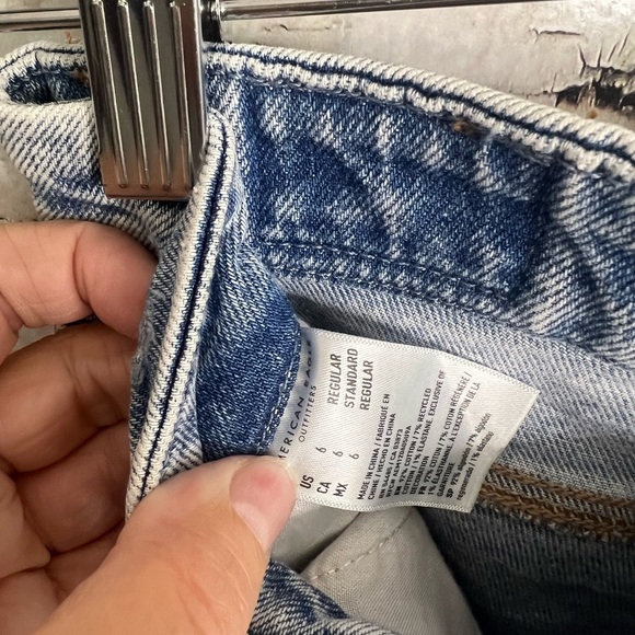 American Eagle Curvy 90s Straight Stretch Distressed Jeans Size 6 - Picture 6 of 9